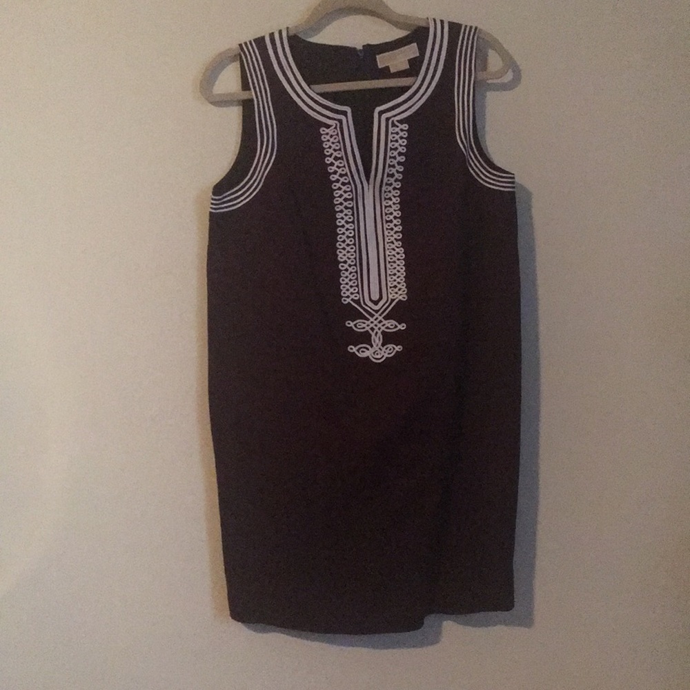 Sleeveless shift dress